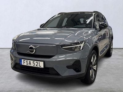 Grå Begagnad 2023 Volvo XC40 Core SUV | 309 900 kr (Marknadspris)