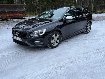 Begagnad 2017 Volvo V60 R-Design Kombi | 150 000 kr (Marknadspris)