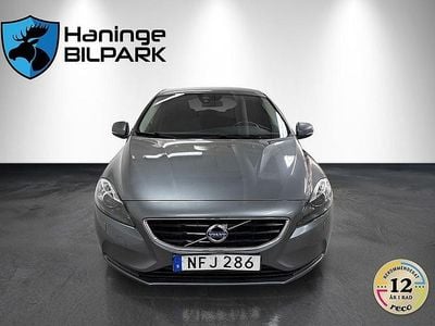 Grå Begagnad 2016 Volvo V40 Momentum Halvkombi | 159 995 kr (Marknadspris)