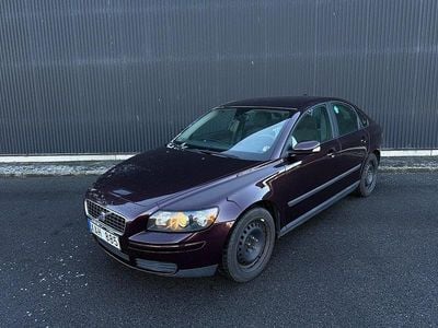 Begagnad Volvo S40 140 HK (102 kW) 2005 Röd Sedan