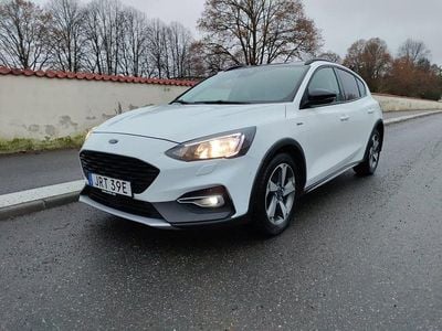 Vit Begagnad 2020 Ford Focus Active Halvkombi | 159 900 kr (Marknadspris)