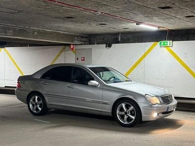 Begagnad 2004 Mercedes C180 | 25 000 kr (Lite dyr)