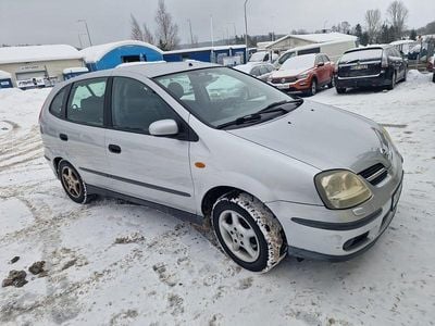 Begagnad Nissan Almera Tino 116 HK (85 kW) 2004 Gray metallic Minibuss