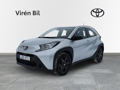 Silver Begagnad 2022 Toyota Aygo X X-play SUV | 174 000 kr (Marknadspris)