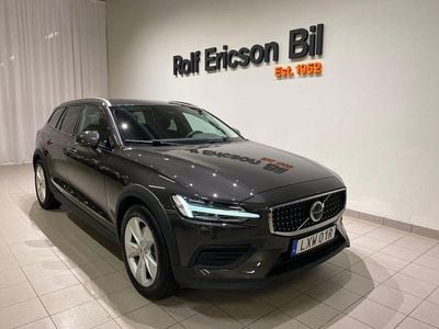 Grå Begagnad 2024 Volvo V60 CC Core Kombi | 409 500 kr (Bra pris)
