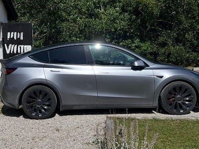 Quicksilver metallic Begagnad 2024 Tesla Model Y Performance SUV | 485 000 kr (Marknadspris)