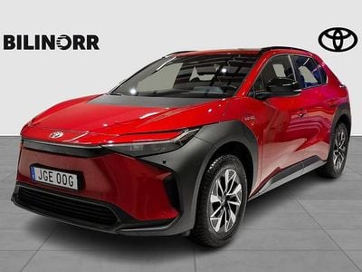 Röd Begagnad 2023 Toyota bZ4X Active SUV | 369 900 kr (Marknadspris)