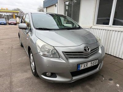 Begagnad Toyota Verso Multidrive S 147 HK (108 kW) 2011 Grå Minibuss