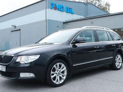 Svart Begagnad 2012 Skoda Superb Ambition Kombi | 94 700 kr (Marknadspris)