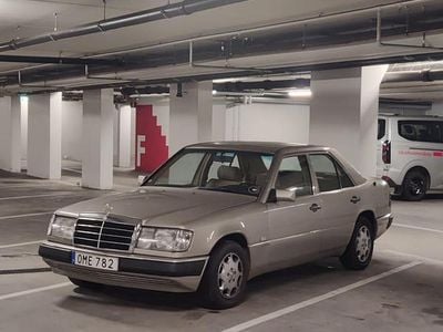 Begagnad Mercedes E200 118 HK (86 kW) 1990