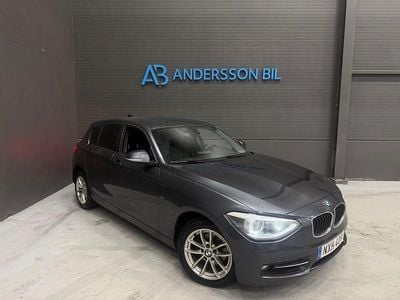Begagnad BMW 118 Sport Line 143 HK (105 kW) 2014 Grå Halvkombi