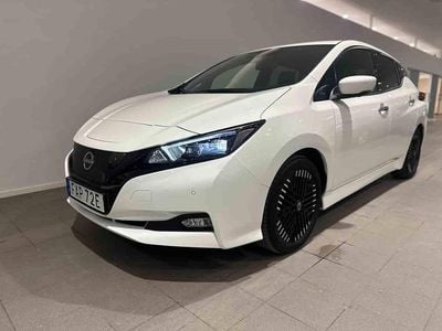 Begagnad Nissan Leaf 2023 Vit Halvkombi