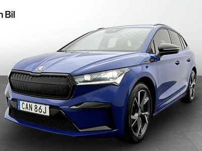Svart Begagnad 2023 Skoda Enyaq iV SportLine SUV | 424 900 kr (Marknadspris)
