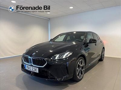 Svart Begagnad 2025 BMW 120 M Sport Halvkombi | 369 000 kr (Marknadspris)