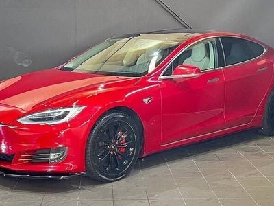 Begagnad Tesla Model S 567 kW (772 HK) 2018 Röd Halvkombi