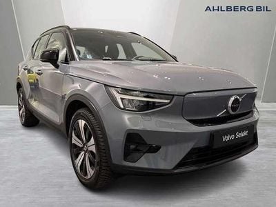 Grå Begagnad 2023 Volvo XC40 Plus SUV | 369 500 kr