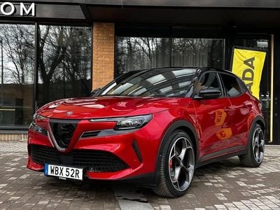 Röd Begagnad 2024 Alfa Romeo Junior Veloce SUV | 519 900 kr