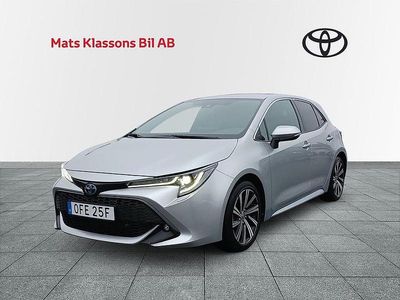 Silver Begagnad 2022 Toyota Corolla Hybrid Style Halvkombi | 254 000 kr (Marknadspris)