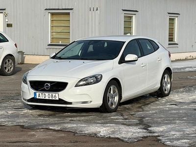 Begagnad Volvo V40 Kinetic 122 HK (89 kW) 2016 Vit