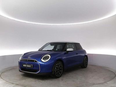 Blå Begagnad 2024 Mini Cooper SE Favoured Halvkombi | 438 900 kr