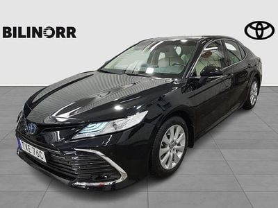 Svart Begagnad 2021 Toyota Camry Hybrid Executive Sedan | 284 900 kr (Bra pris)