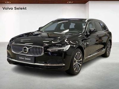 Svart Begagnad 2023 Volvo V90 Core Kombi | 389 000 kr (Marknadspris)