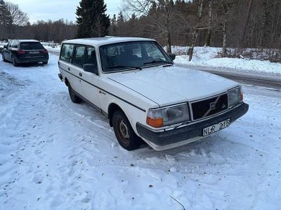Begagnad Volvo 240 115 HK (84 kW) 1988 Vit Kombi