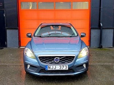 Blå Begagnad 2013 Volvo V40 Momentum Halvkombi | 119 900 kr (Lite dyr)