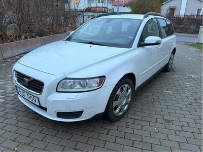 Vit Begagnad 2008 Volvo V50 Kinetic Kombi | 35 000 kr (Marknadspris)