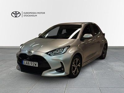 Silver Begagnad 2024 Toyota Yaris Hybrid Active Halvkombi | 249 900 kr (Lite dyr)