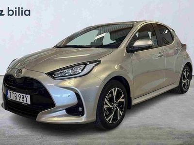 Begagnad Toyota Yaris Hybrid Active 117 HK (86 kW) 2024 Silver Halvkombi