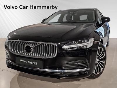 Svart Begagnad 2022 Volvo V90 Core Kombi | 408 900 kr (Marknadspris)