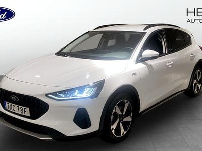 Vit Begagnad 2023 Ford Focus Active Halvkombi | 214 900 kr (Marknadspris)