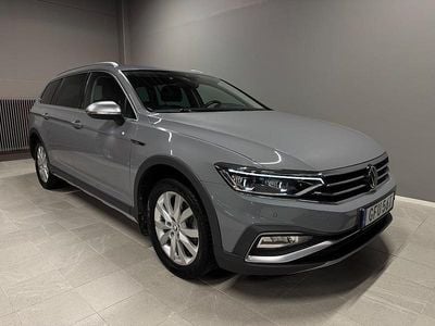 Grå Begagnad 2023 VW Passat Alltrack GT Kombi | 329 900 kr (Marknadspris)