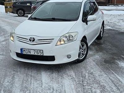 Begagnad Toyota Auris 90 HK (66 kW) 2011 Halvkombi