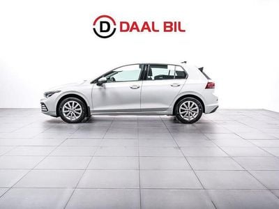 Vit Begagnad 2020 VW Golf VIII Halvkombi | 224 700 kr (Marknadspris)