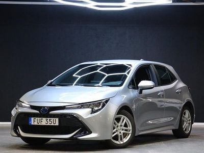 Silver Begagnad 2022 Toyota Corolla Hybrid Active Halvkombi | 219 900 kr (Marknadspris)