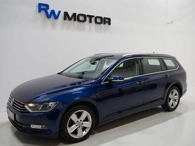 Mörkblå Begagnad 2018 VW Passat Kombi | 167 900 kr (Marknadspris)