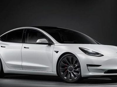 Begagnad 2021 Tesla Model 3 Standard Range Plus Sedan | 285 000 kr (Marknadspris)