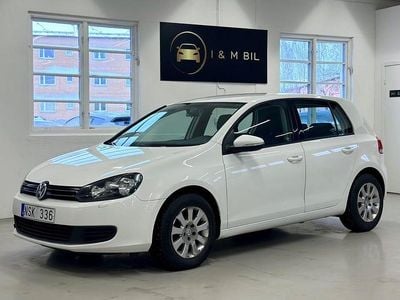Vit Begagnad 2010 VW Golf VI Halvkombi | 49 900 kr (Marknadspris)