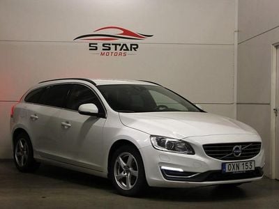 Vit Begagnad 2015 Volvo V60 Momentum Kombi | 109 900 kr (Marknadspris)