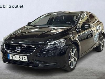 Svart Begagnad 2015 Volvo V40 Summum Halvkombi | 144 900 kr (Marknadspris)