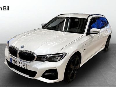 begagnad BMW 330e xDrive Touring M-Sport | Cockpit | Navi | drag