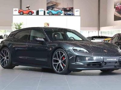 Grå Begagnad 2025 Porsche Taycan Sport Turismo Kombi | 1 139 000 kr (Marknadspris)