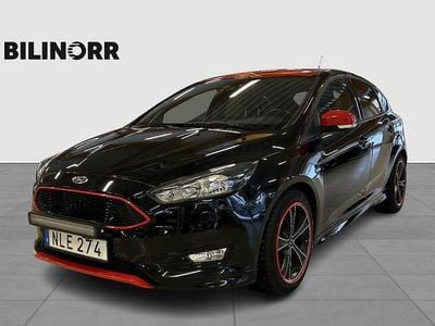 Svart Begagnad 2017 Ford Focus ST-Line Halvkombi | 129 000 kr (Dyr)