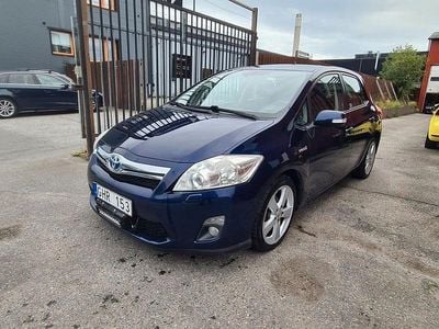 Mörkblå Begagnad 2010 Toyota Auris Hybrid Comfort Halvkombi | 64 900 kr (Lite dyr)