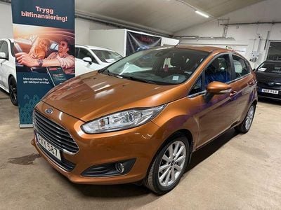 Begagnad Ford Fiesta Titanium 101 HK (74 kW) 2015 Brun Halvkombi