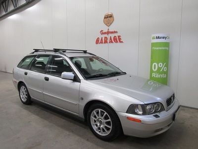 Begagnad Volvo V40 122 HK (89 kW) 2003 Ljusgrå Kombi