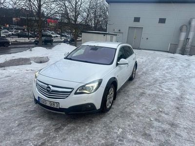 Begagnad Opel Insignia Country Tourer Business 163 HK (119 kW) 2014 Vit Kombi