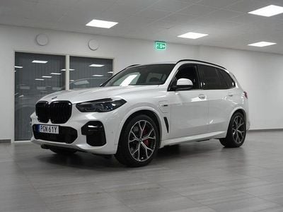 Mineralvit metallic Begagnad 2023 BMW X5 iPerformance SUV | 669 800 kr